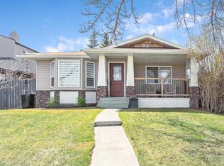 95 N Hillgrove Cres SW, Calgary, AB T2V3K9