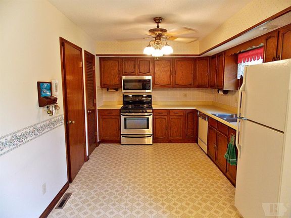 5th image of 1005 Prairie Ln