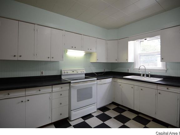 3rd image of 525 E College Ave
