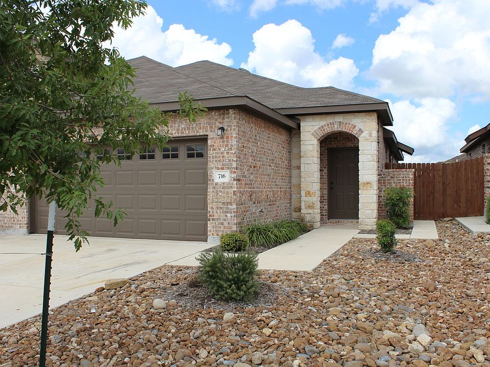 1st image of 716 Creekside Cir