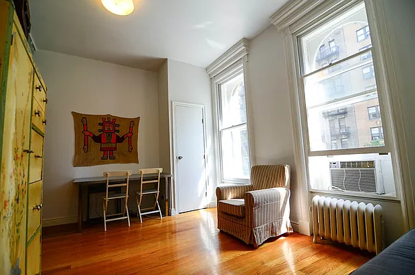 Rented by Fay Kong, LREB | media 12