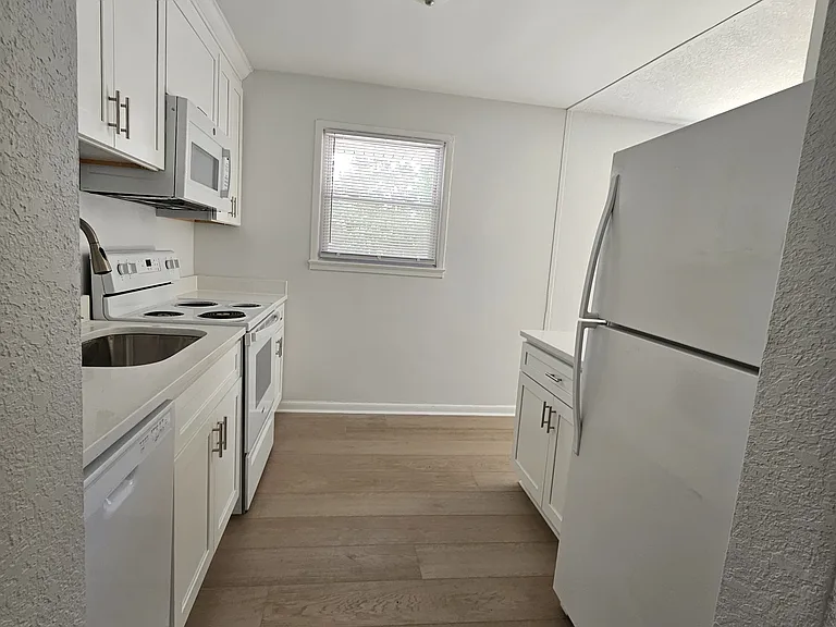 904 Rudee Ave — Photo 9