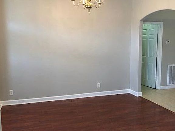 3rd image of 262 SW Elderberry Dr