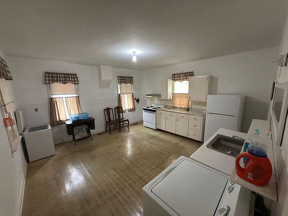 4th image of 205 S Sloan St