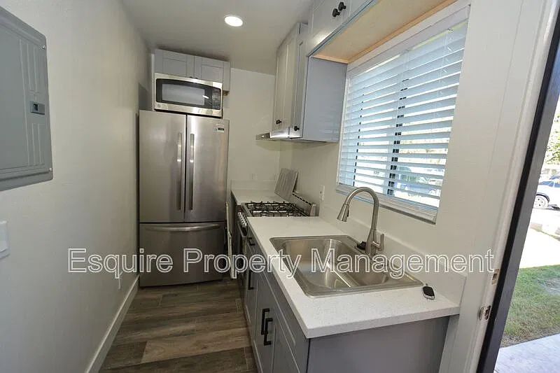 Studio, 1.0 bath, 298 sqft, $1,950 — Photo 2
