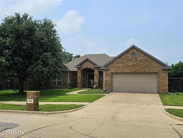 2nd image of 800 Woodcrest Dr #R