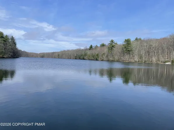 566 Hallowood Dr, East Stroudsburg, PA 18302