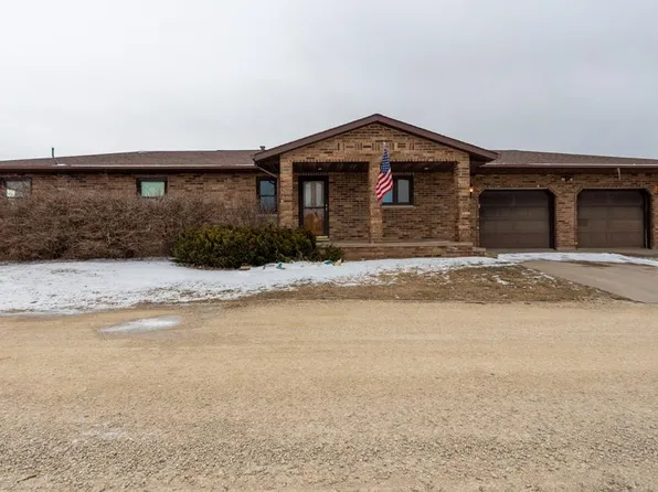 32279 Nature Trl, Dyersville, IA 52040