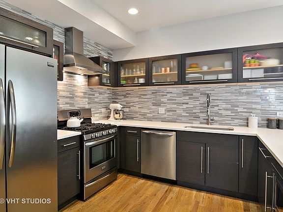 4th image of 3571 W Wabansia Ave