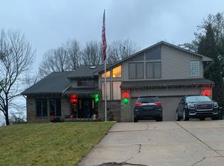 180 Waterview Dr, Lake Orion, MI 48362