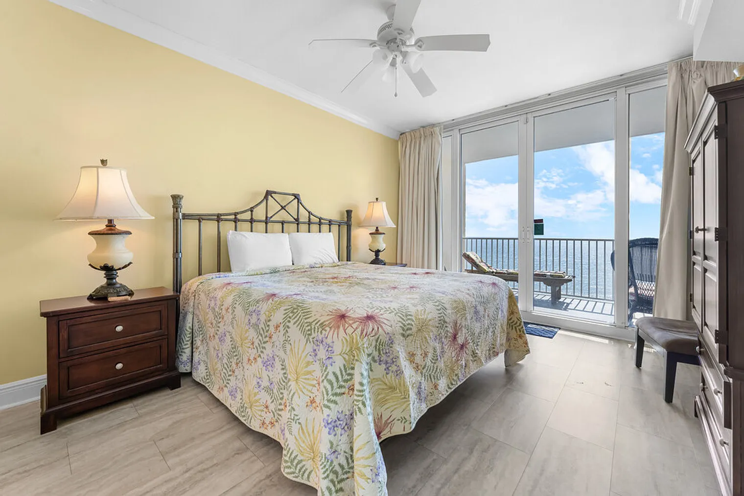 2 bed, 2.0 bath, 1227 sqft, $4,366 — Photo 2