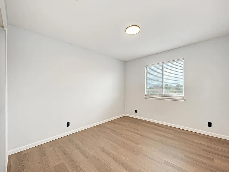 125 Holland St — Photo 29
