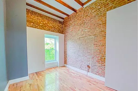 4th image of 68 Halsey St