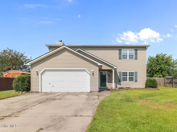 303 Mann St, Hubert, NC 28539