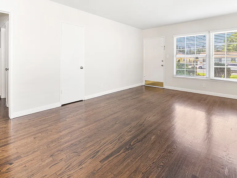 12309 Oxnard St #3 — Photo 11