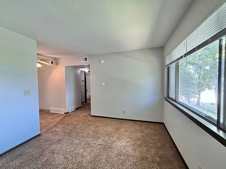 Breckenridge Davenport Apartments — Photo 30