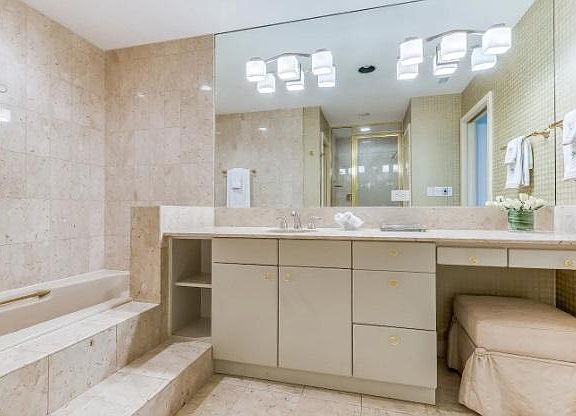 5th image of 19112 Fisher Island Dr