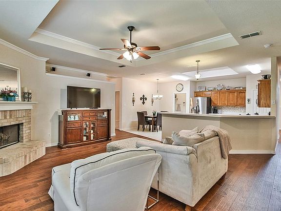 2nd image of 2414 Timber Cove Dr