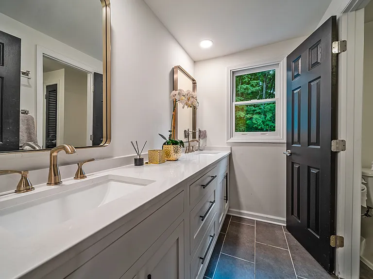 6616 Valley Dr — Photo 8