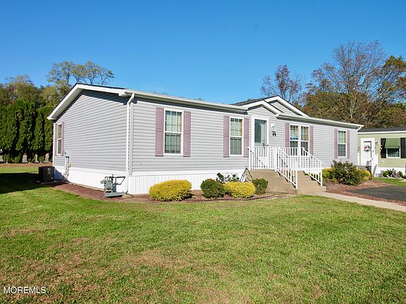 3rd image of 44 Silvermeade Drive