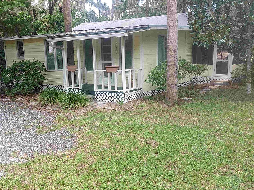 Front entrance to Livingroom and Front Porch