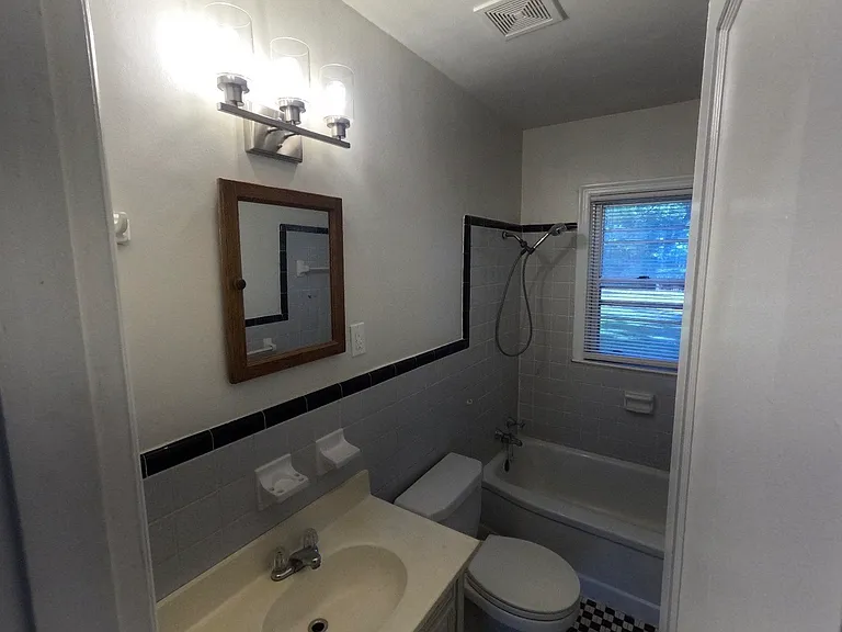 1311 Victor Dr — Photo 10