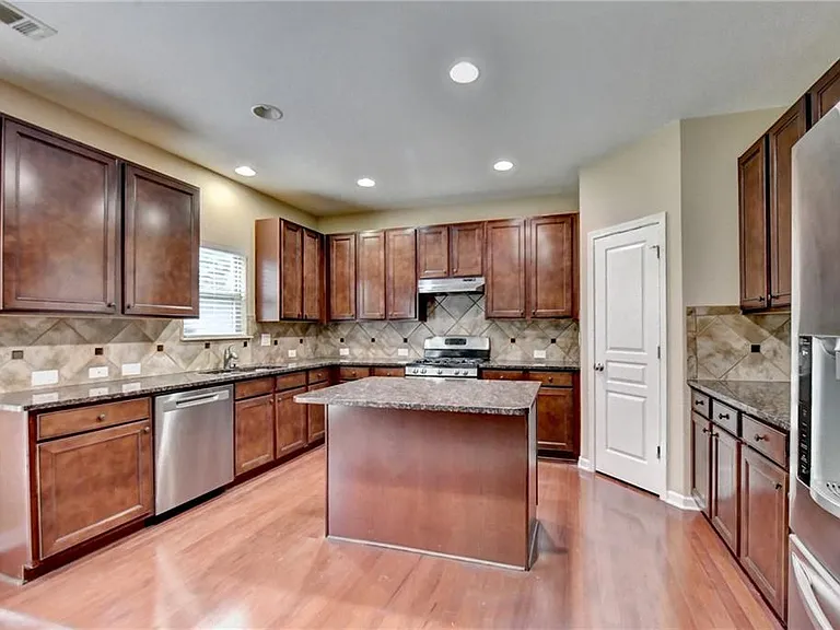 4228 Woods Creek Ln — Photo 35