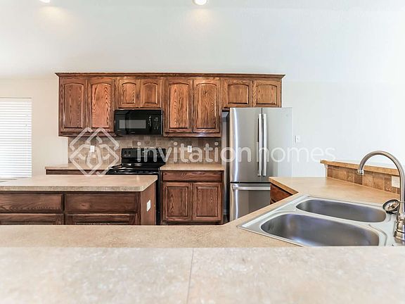 4th image of 216 Rawhide St