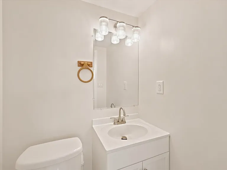 2653 S 6th St — Photo 37