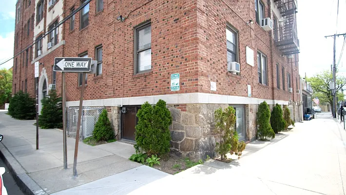 Rented by Link NY Realty | media 46