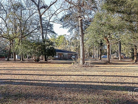 2nd image of 181 Old Lake Road