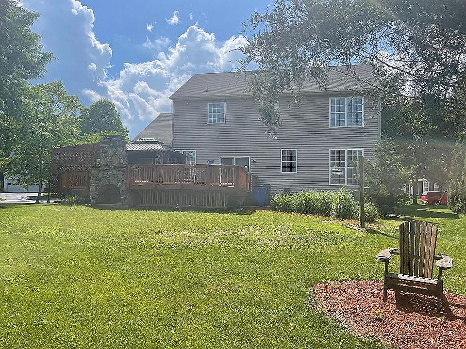 2nd image of 1904 Sawmill Ct