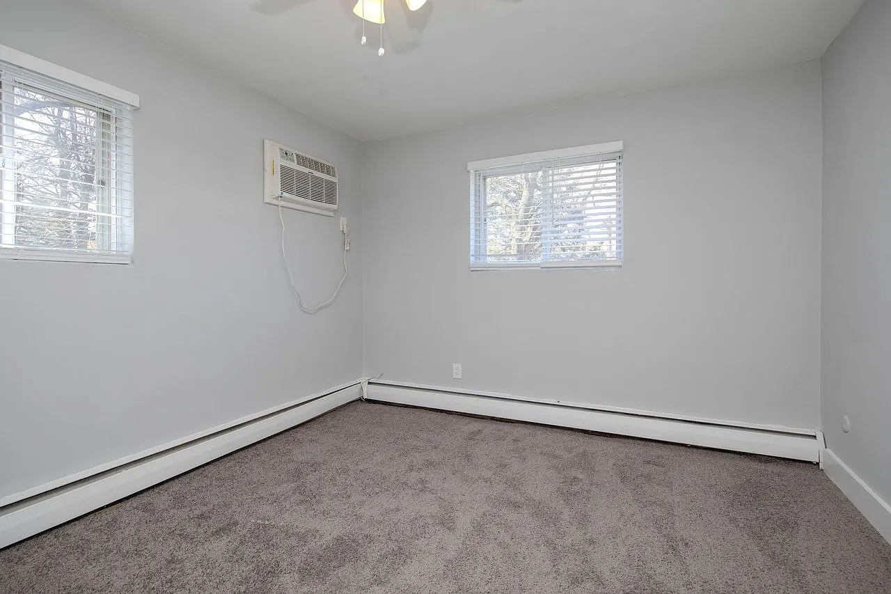 8th Street Apartments — Photo 4
