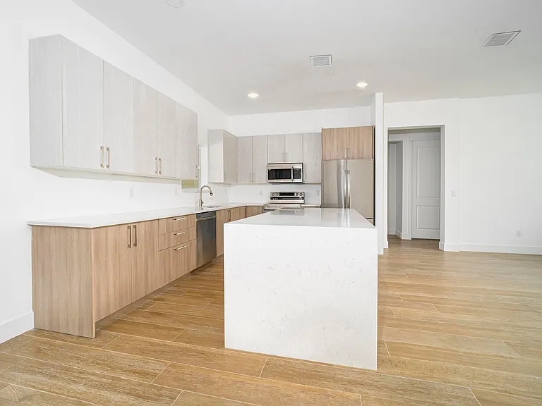 15261 Brainbridge Cir — Photo 10