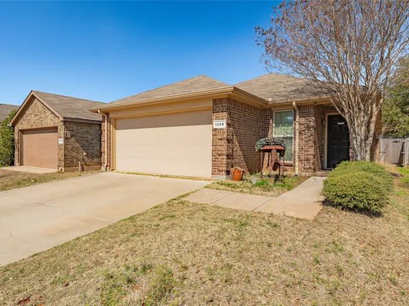 1329 Briarwood Dr, Azle, TX 76020