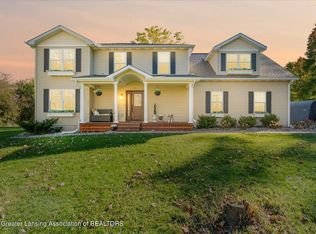 5481 Oak Hills Dr, Eaton Rapids, MI 48827