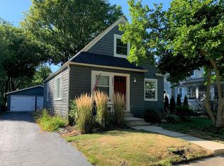 321 N Wright St, Naperville, IL 60540