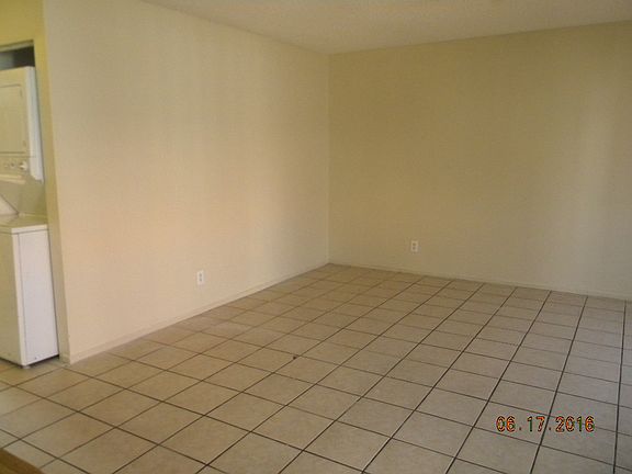5th image of 4300 N Lamont St APT 254