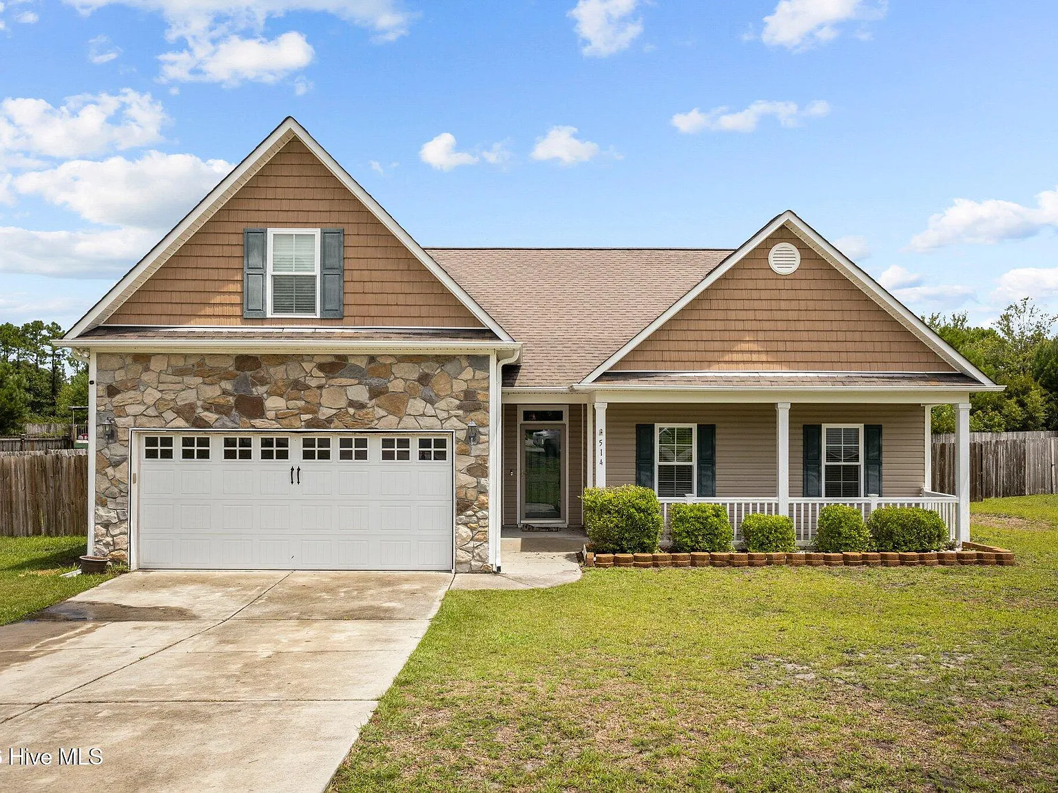 4 bed, 2.0 bath, 2142 sqft, $2,300 — Photo 4
