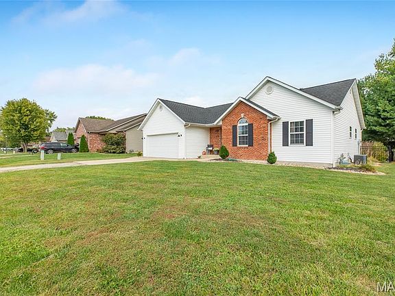 2nd image of 1738 Fountainbleu Dr