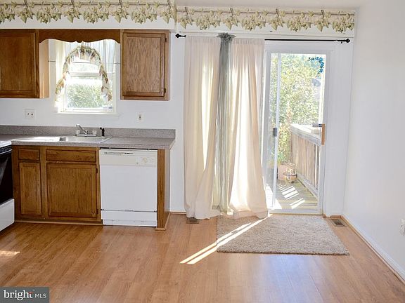 4th image of 643 Glynock Pl