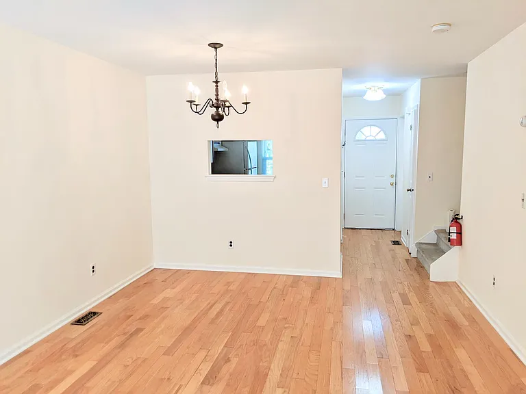 1503 Cobblestone Ct — Photo 4