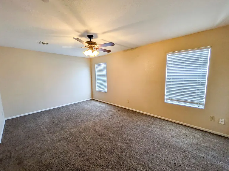 956 Sunmeadow Dr — Photo 11
