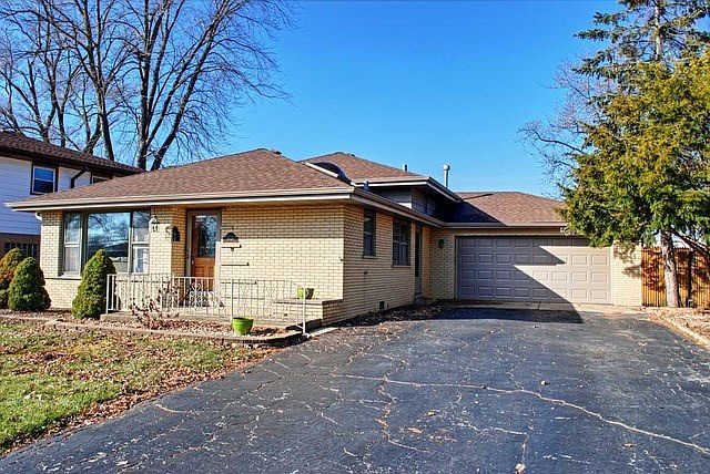 1st image of 16728 Tinley Park Dr