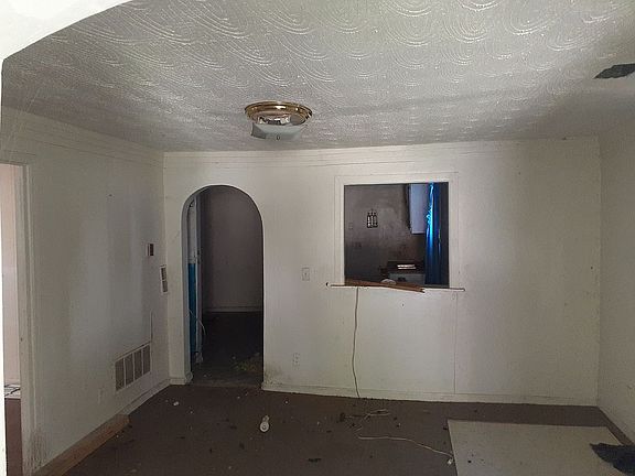 4th image of 850 Humler St