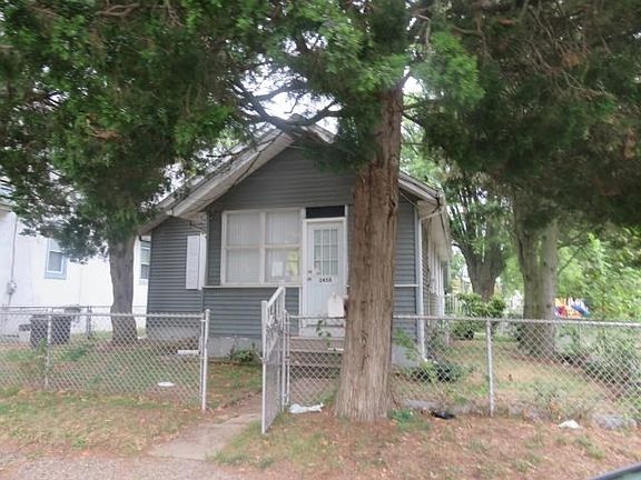 3rd image of 2458 46th St