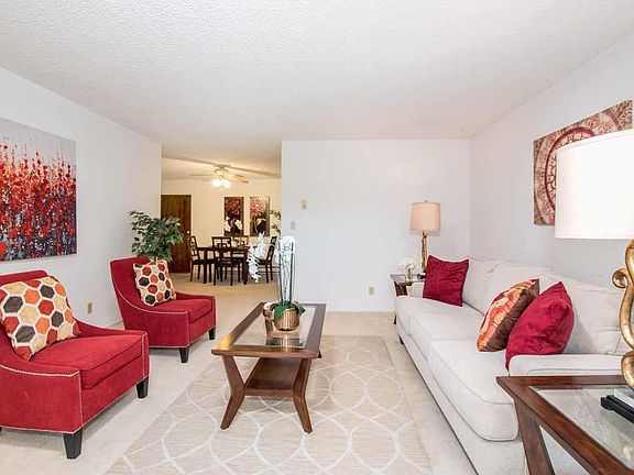 4th image of 1033 Crestview Dr APT 204