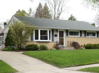 1114 Evergreen Dr, Waukesha, WI 53188