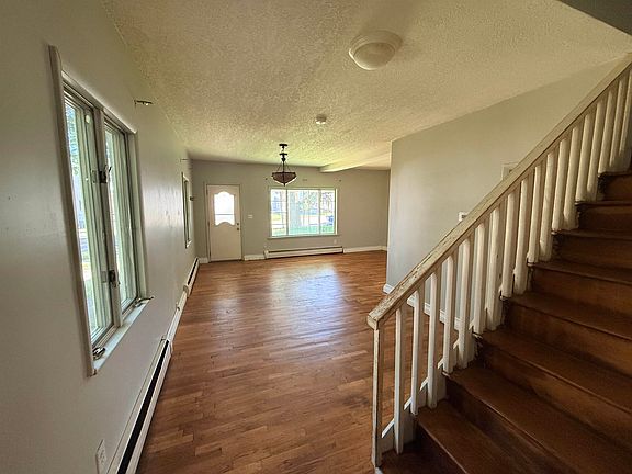 4th image of 708 Woodside Ln