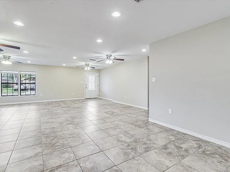 2111 E Lott Ave — Photo 16